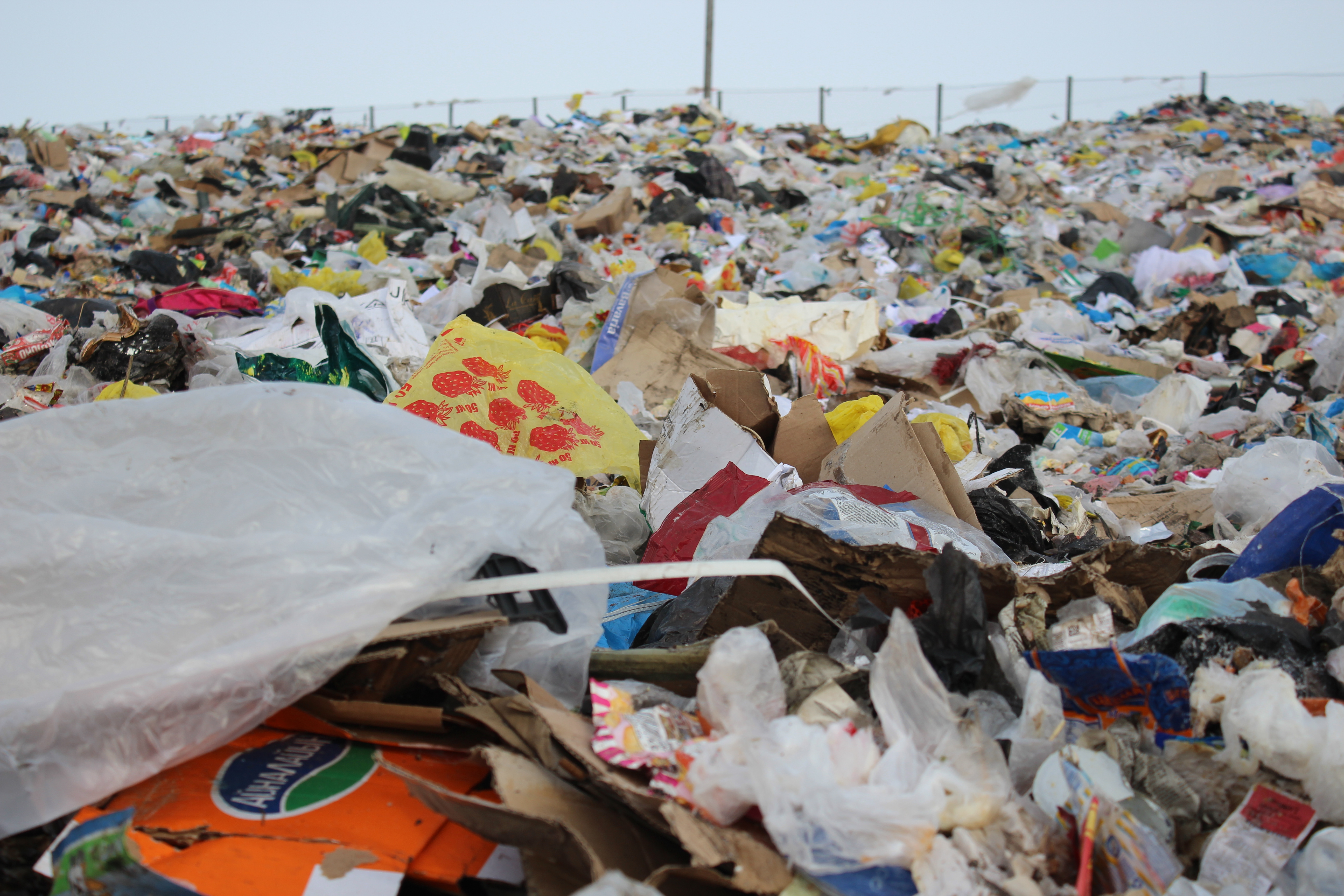 Пожары на мусорном полигоне Уральска: оштрафовали управляющую компанию